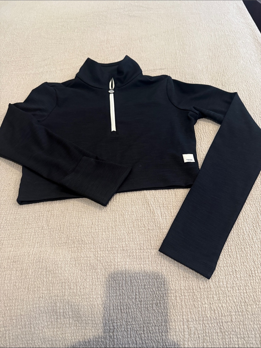 Vuori Women's Black Cropped Quarter-Zip Mock Neck Top size small black.